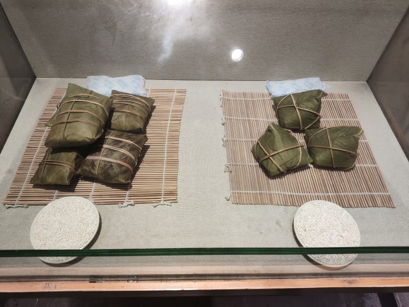 左:厦门烧肉粽;右:潮汕双拼粽